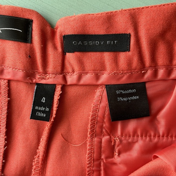 Coral Bermuda Shorts. Size 4 - Picture 6 of 9